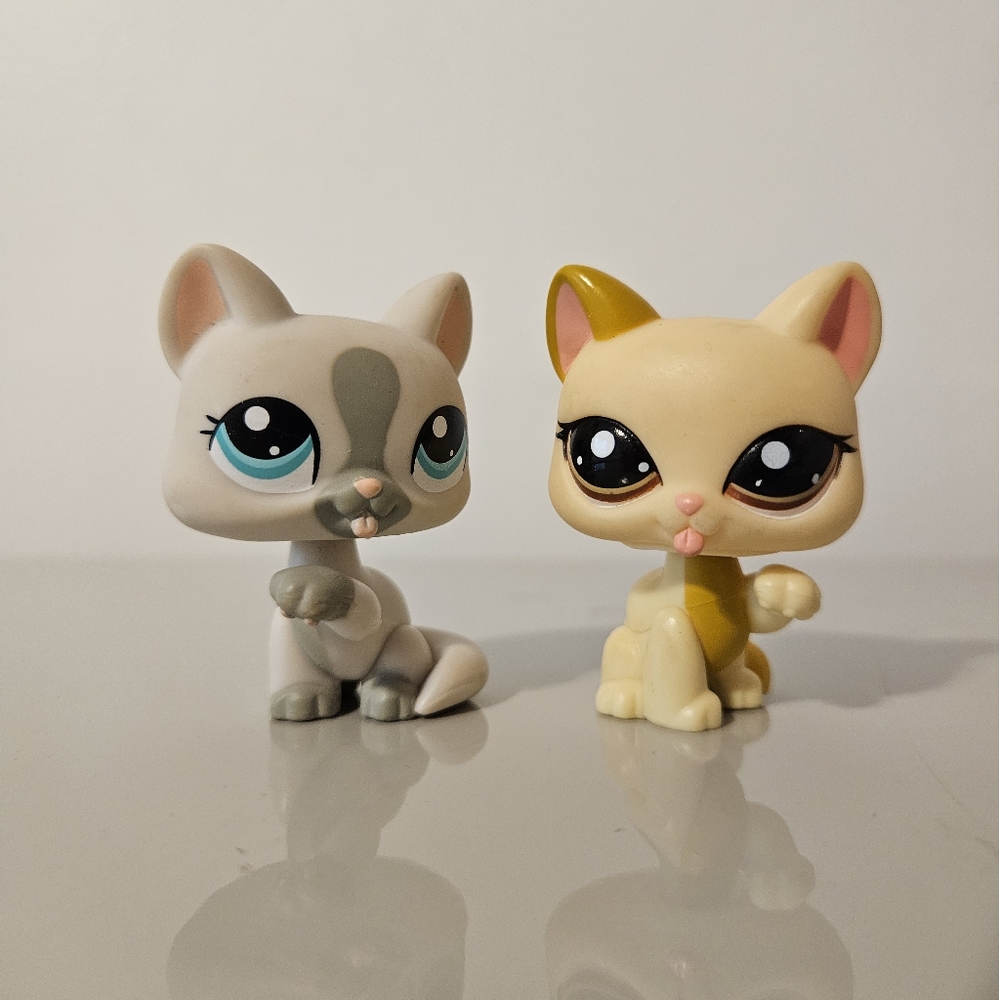 SOLD - Littlest Pet Shop #1472 & #1692 Cat Bundle